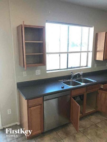 Foto del edificio - 16908 W Marshall Ln