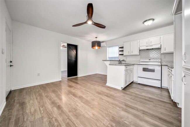 Building Photo - 1710 Shelby St