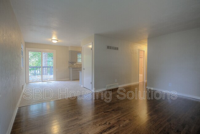 Building Photo - 1236 Broadway St