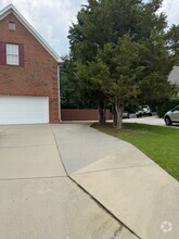 Building Photo - 4037 Banoak St