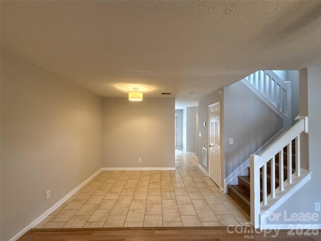 Building Photo - 747 Mountainwater Dr
