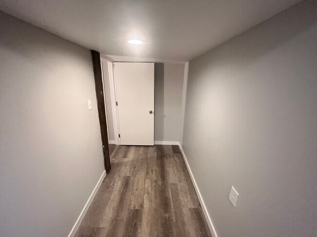 Foto del edificio - 125 W Lutz Ave