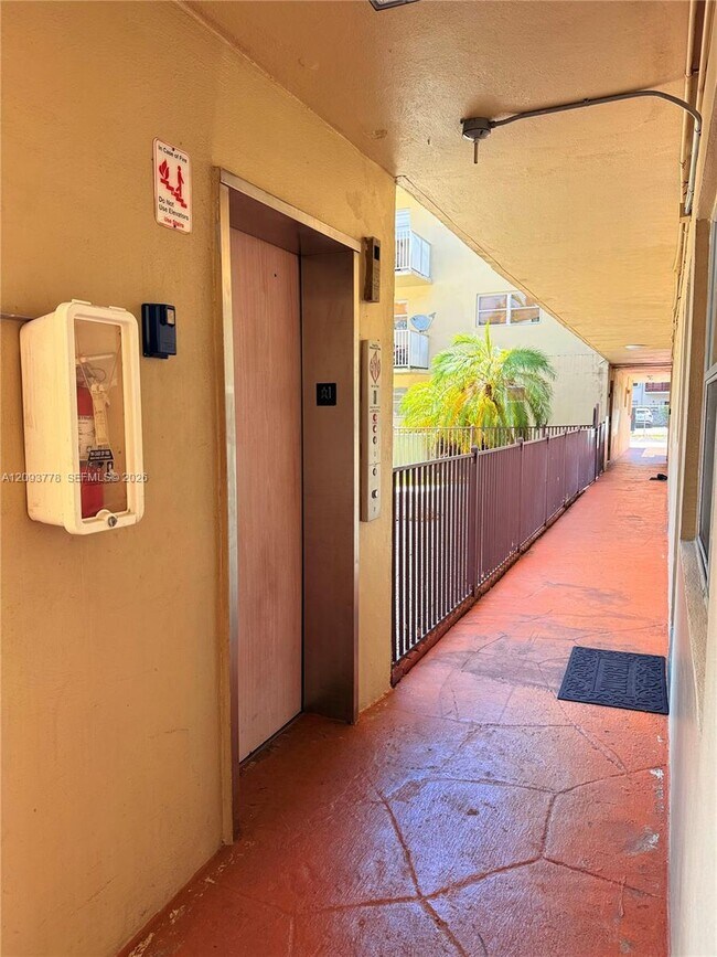 Foto del edificio - 7505 SW 82nd St