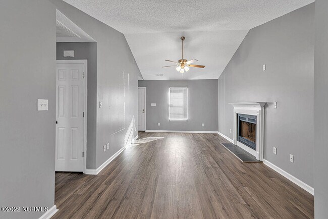 Foto del edificio - 226 Deer Creek Dr