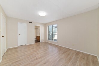 Building Photo - 6602 Harbor Town Dr