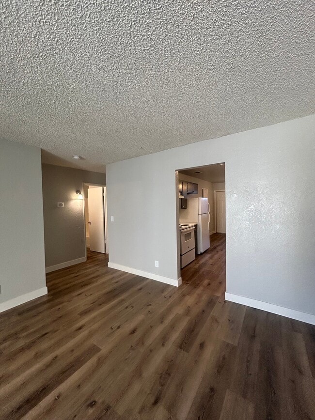Building Photo - 656 Sunnyside Ave
