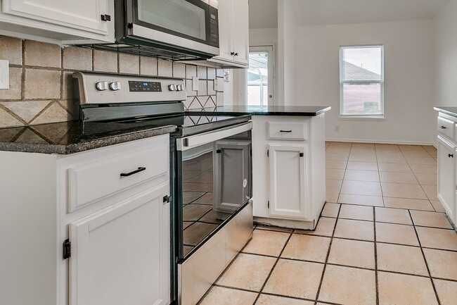 Photo - Great Freshly updated 3 bed 2 bath! House