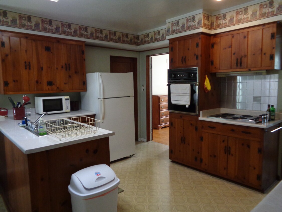 kitchen - 11629 Watertown Plank Rd