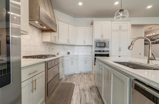 Foto del edificio - 2509 Crystal Creek Dr