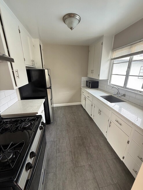 Building Photo - 1411 Laurel Ave