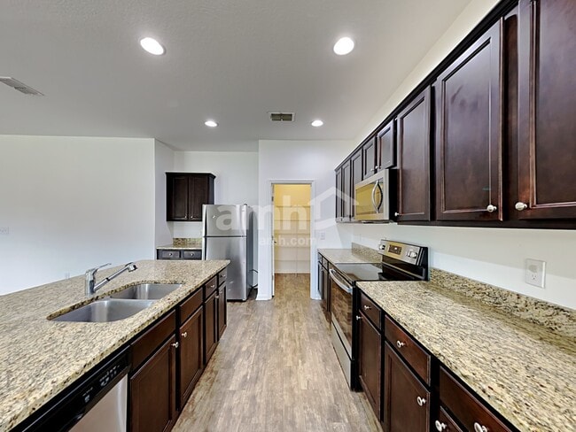 Building Photo - 4878 St James Ln