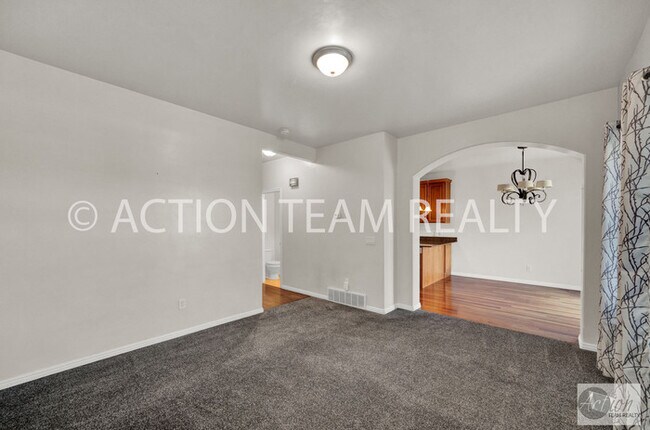 Foto del edificio - Mid-Row Townhome in Riverton