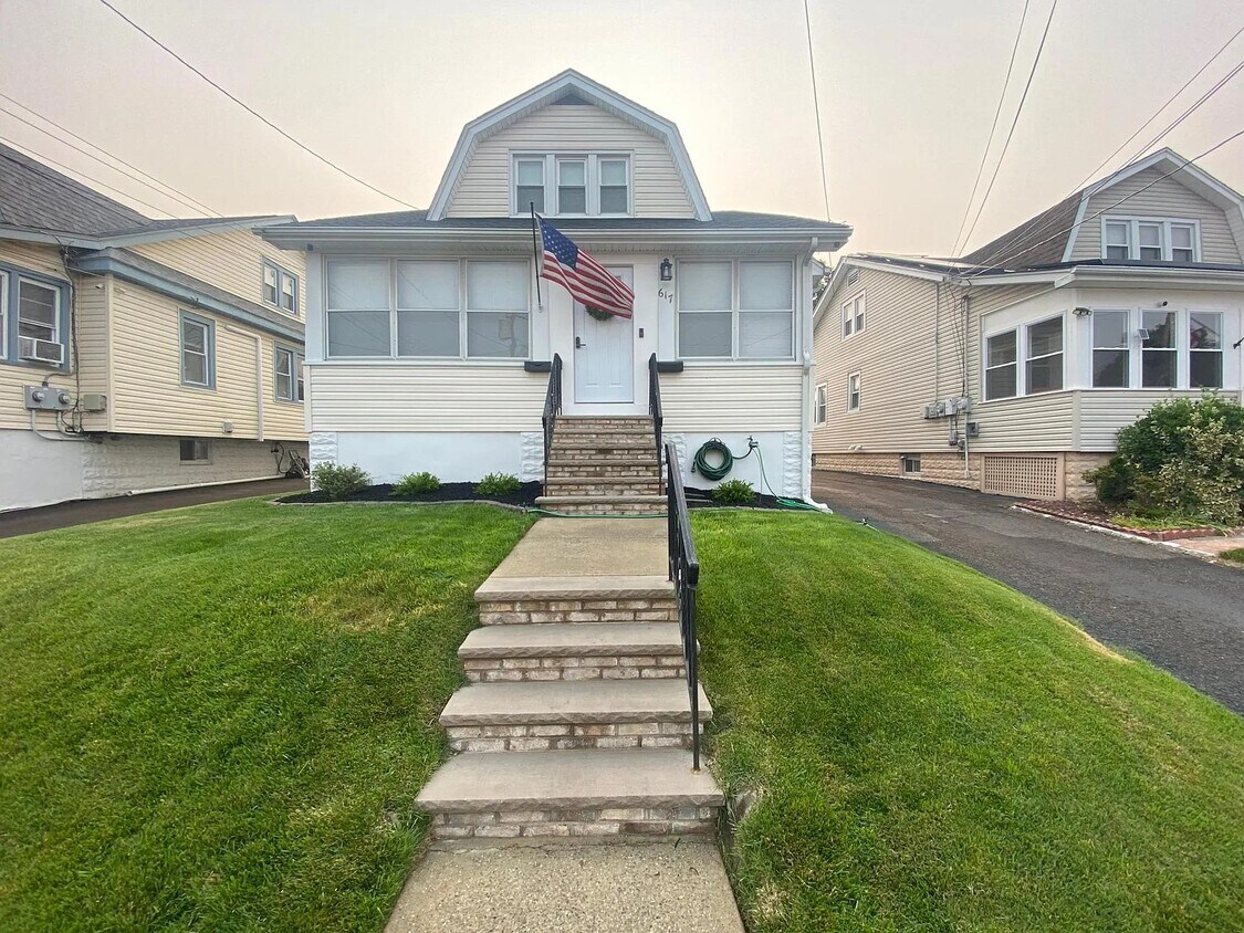 Foto principal - 617 Twain Pl