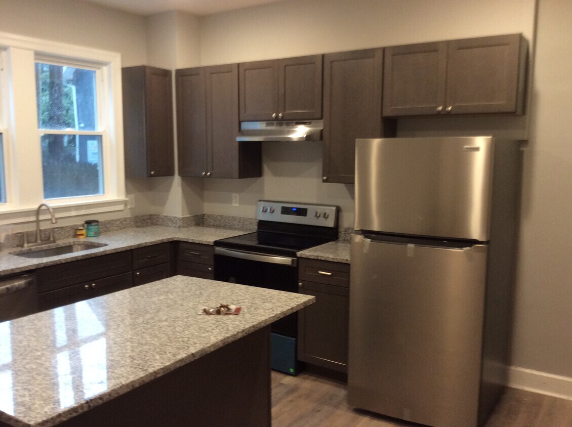 Kitchen - 325 W 4th St
