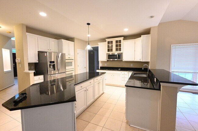 Foto del edificio - Gorgeous Charter Colony Cul-de-Sac Home: 4 Bed, 2.5 Bath Home with Screened-In Porch