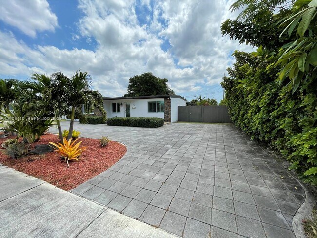 Building Photo - 4161 SW 102nd Ave