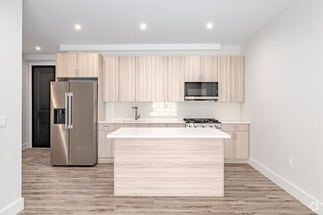 Interior Photo - 39 Lexington Ave