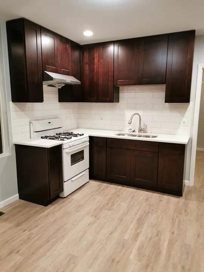 Foto del edificio - 2706 S Emerald Ave