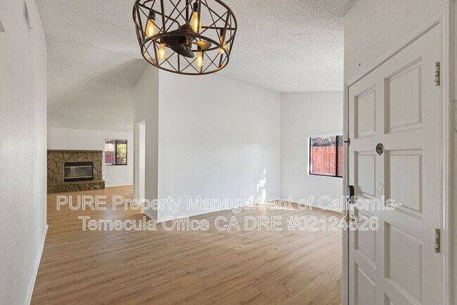 Foto del edificio - 41384 Collegian Way