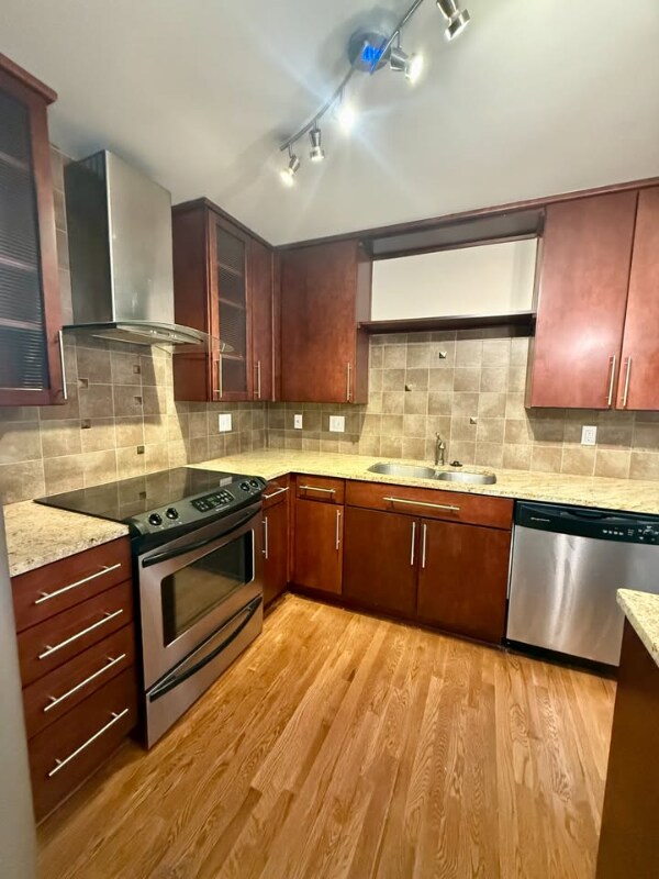 Foto del edificio - 4213 Clark Ave