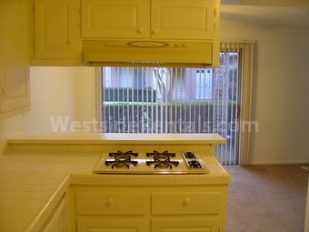 Building Photo - 8840 Huntington Dr