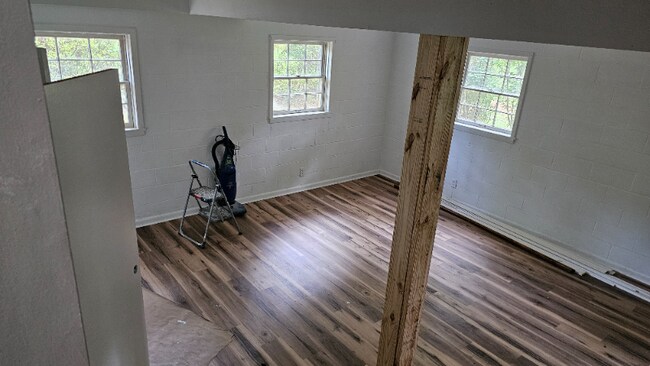 Building Photo - 1112 Caswell Dr