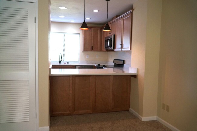 Foto del edificio - Remodeled Poway Townhome