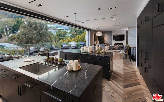 Foto del edificio - 8590 Hollywood Blvd