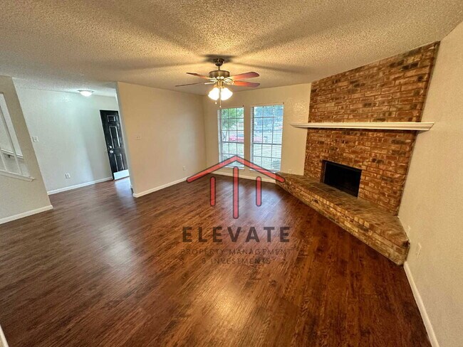 Building Photo - 1305 Lovell Dr