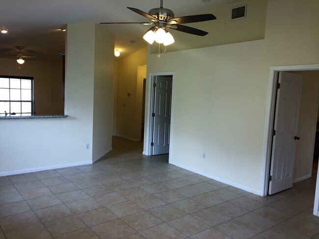 Building Photo - SE Cape Coral Duplex Unit