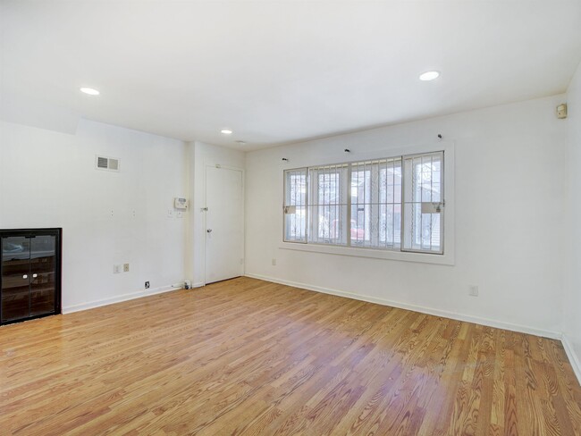 Building Photo - 25 Skillman Ave