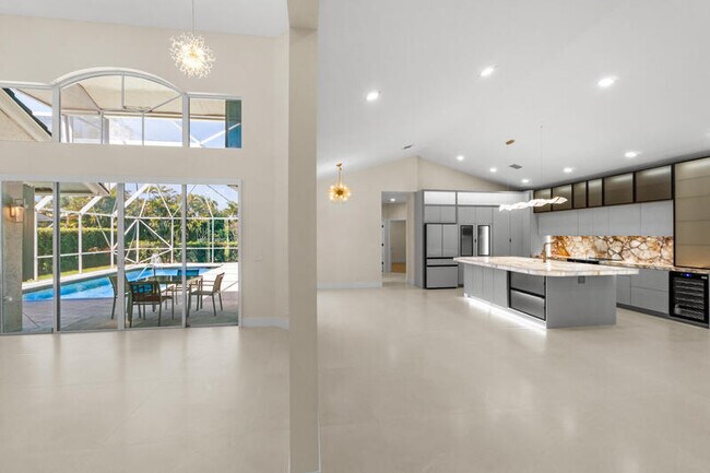 Foto del edificio - 7686 La Corniche Cir