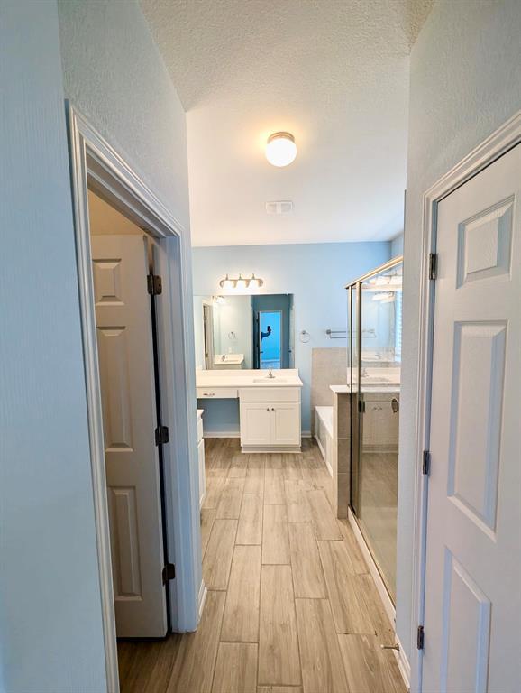 Building Photo - 824 Falkland Trace