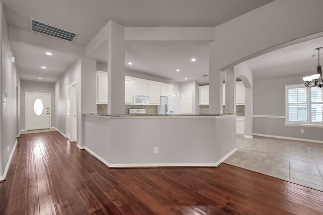 Building Photo - Immaculate April Sound Patio Home 3/2.5/2