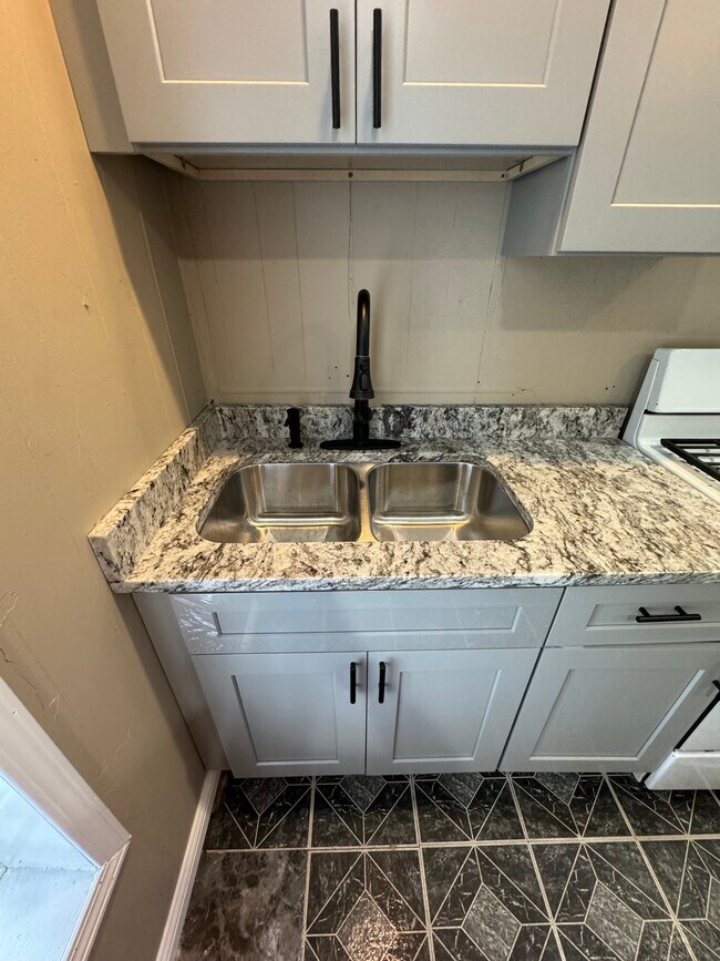 Sink View 1 - 4733 Calumet Ave