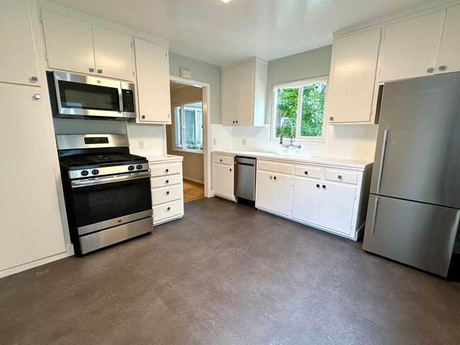 Interior Photo - Menlo Pointe Apartments