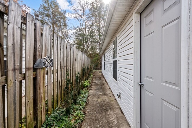 Building Photo - 1578 Chariot Dr