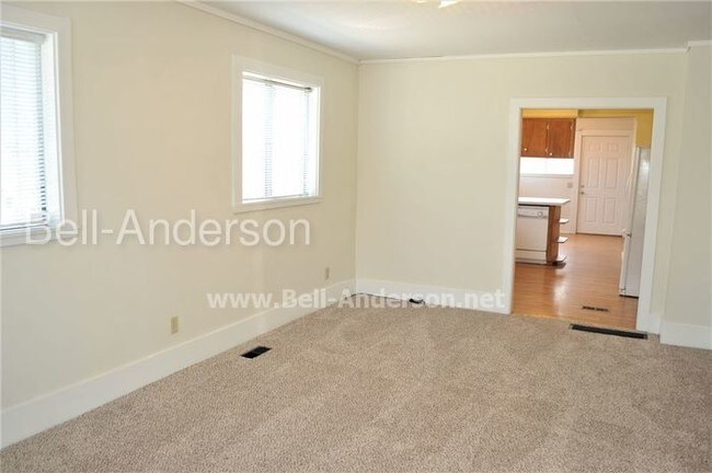 Building Photo - Surprisingly Spacious James Hill Home!