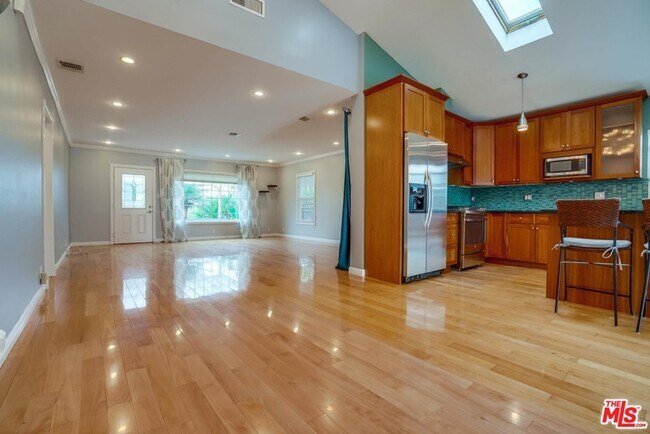 Gran sala desde el comedor - 7384 W 83rd St