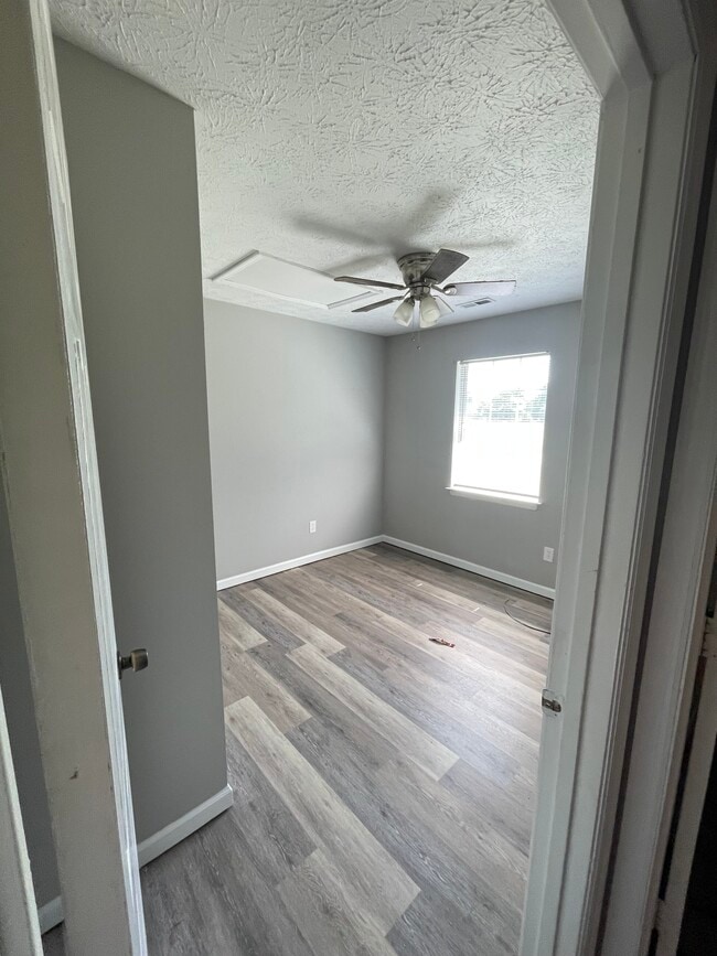 Foto del edificio - 355 Hurst Ln