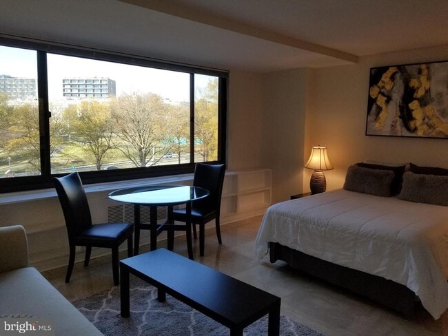 Foto del edificio - 1011 Arlington Blvd