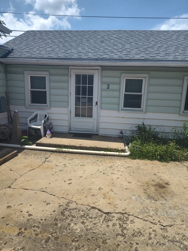 Primary Photo - 303 Barr Elms Ave