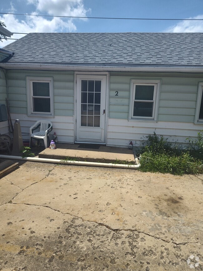 Building Photo - 303 Barr Elms Ave