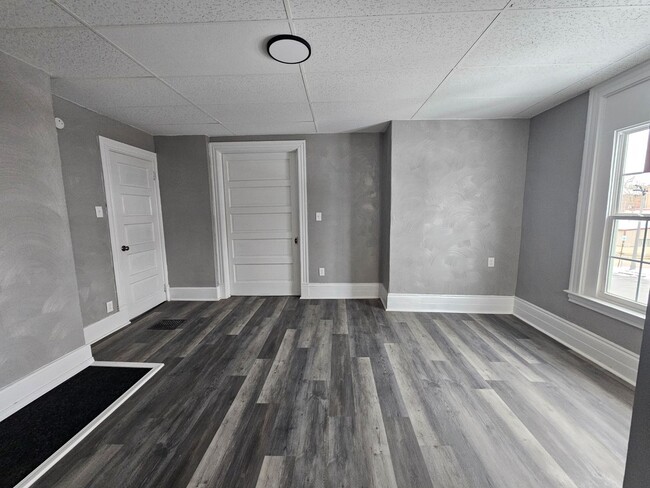 Building Photo - Newly update 2 bedroom 1 bath apartment fo...