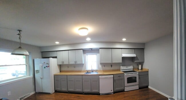 Newly renovated kitchen - 930 Green St