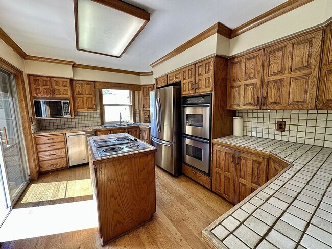 Foto del edificio - Great Three Bedroom Home in Cottonwood Heights!!!