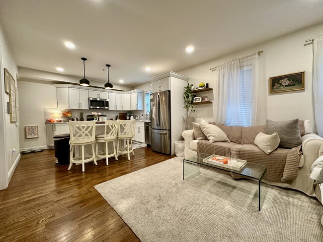 Building Photo - 21 Bellevue St