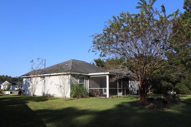 Building Photo - 51 Twin Oaks Pl