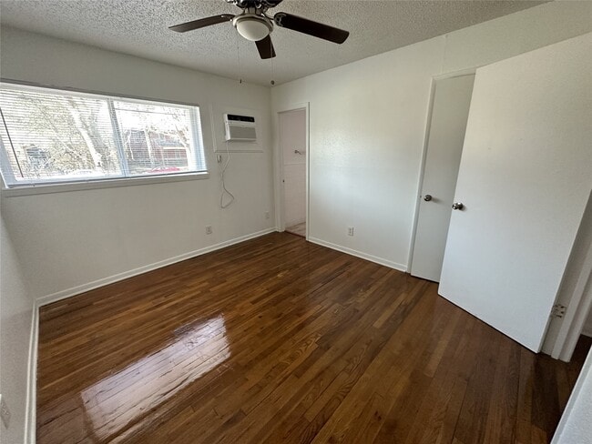 Foto del edificio - 4921 Crawford St