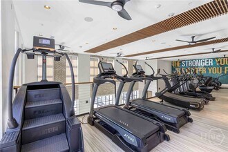 Building Photo - 1150 E Perry Ln